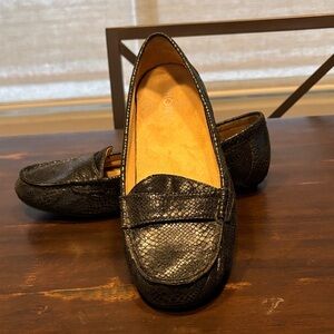 Vionic Black Snakeskin Loafers size 7.5